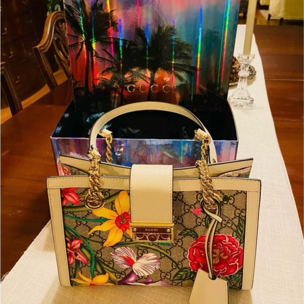 Beautiful brand new Gucci handbag, never used, tags on.